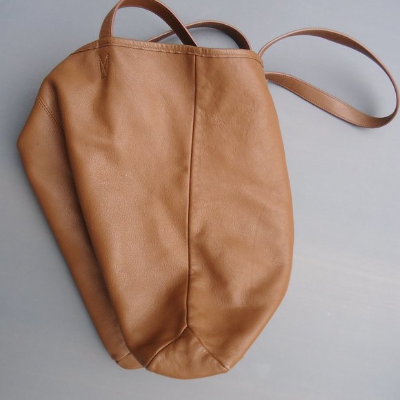 Elegant Tan Leather Tote Bag - Picture 14 of 16
